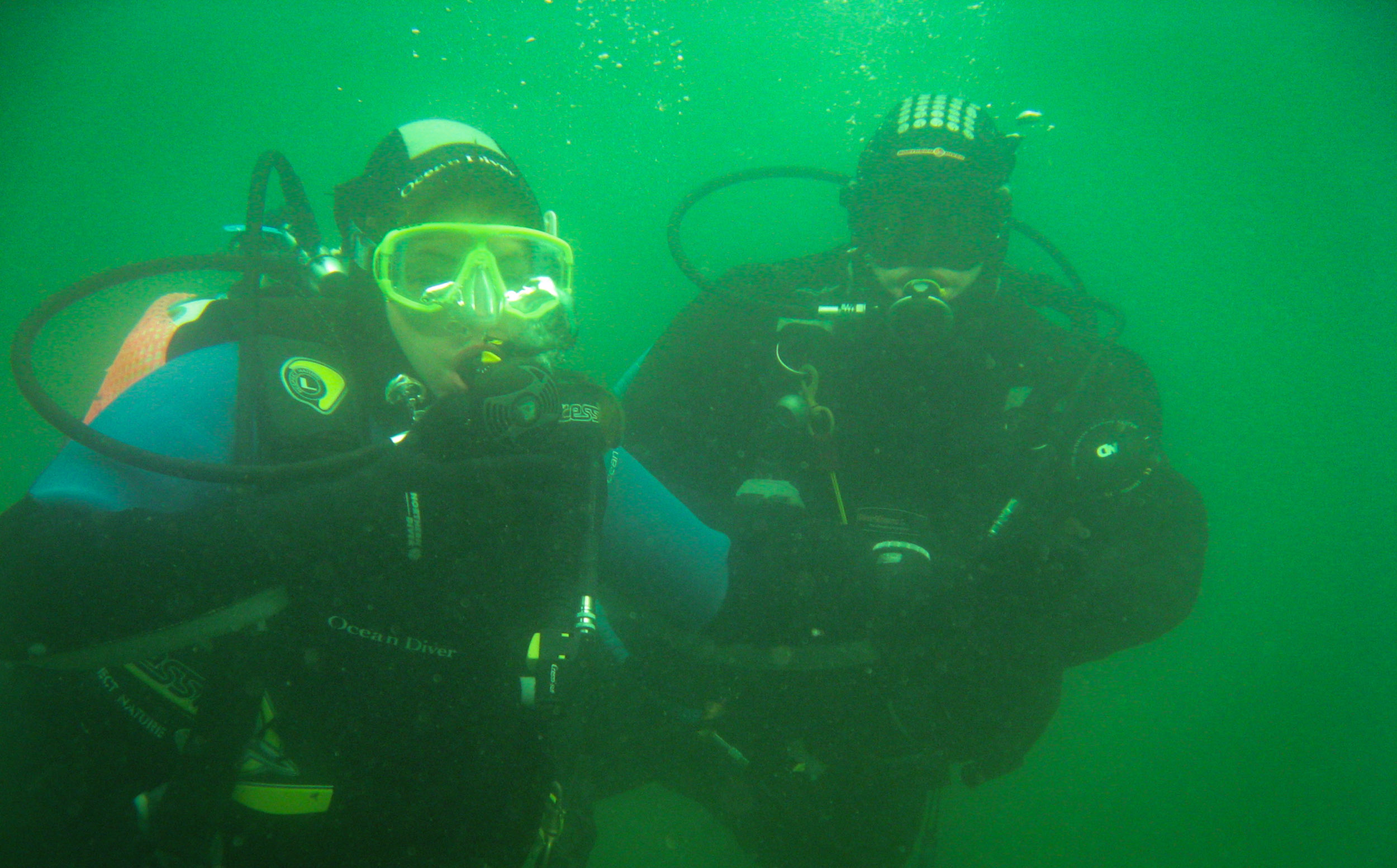 Learn to scuba dive at night or limited visibility with Scuba 2000
