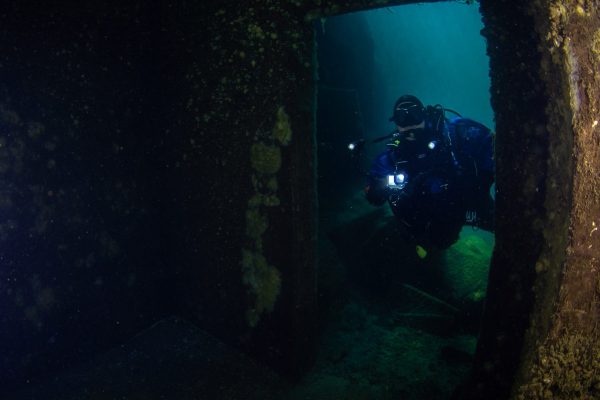 Experience scuba diving in Leicester! Divers from Scuba 2000 explore this local flooded quarry.